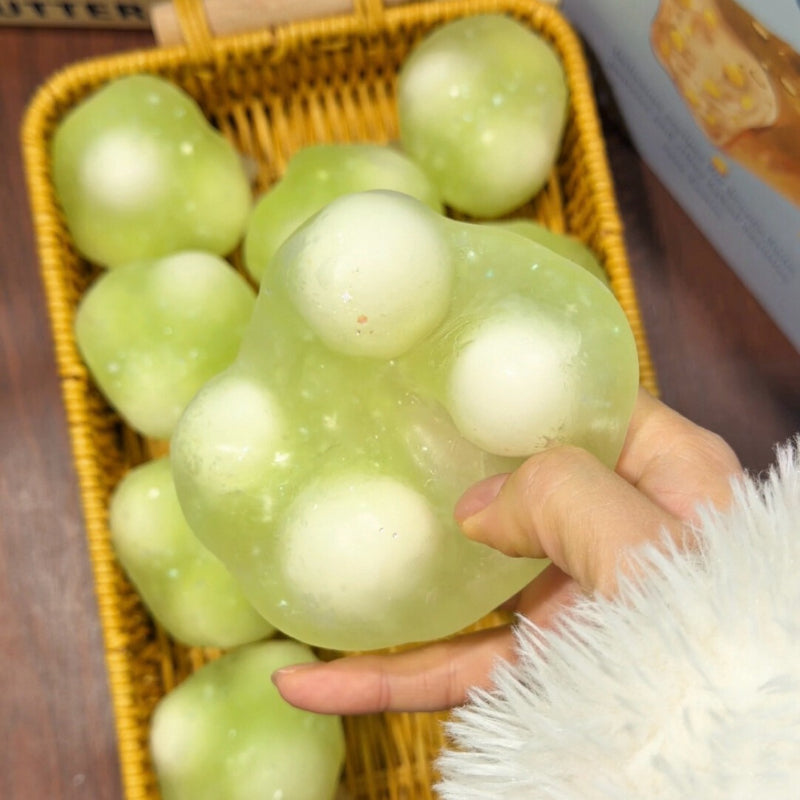 Cracking Wax Grape Tangyuan
